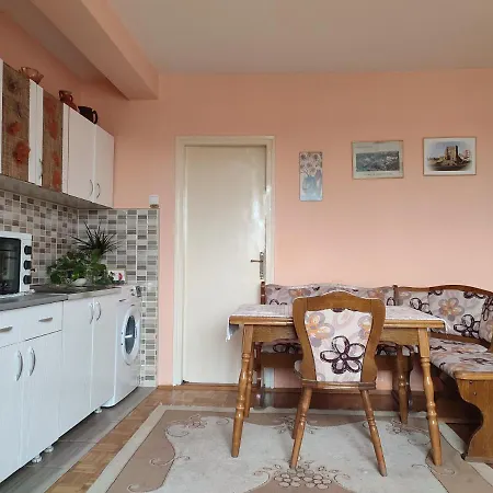 Apartman Una *